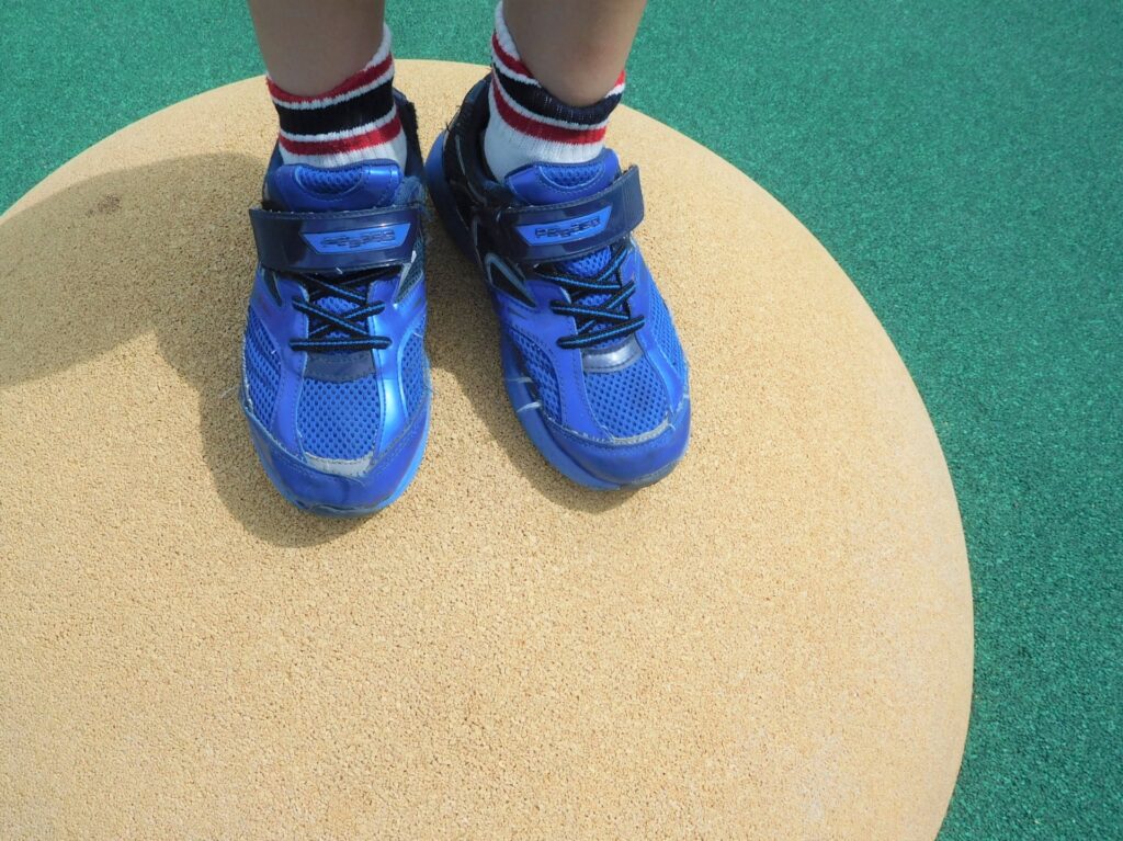庭のゴムチップ舗装のデメリットを徹底解説！費用やDIYの注意点は？