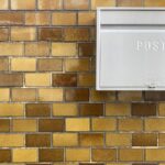 ブロック塀の埋め込みポストは交換できる？費用やDIYの方法を解説