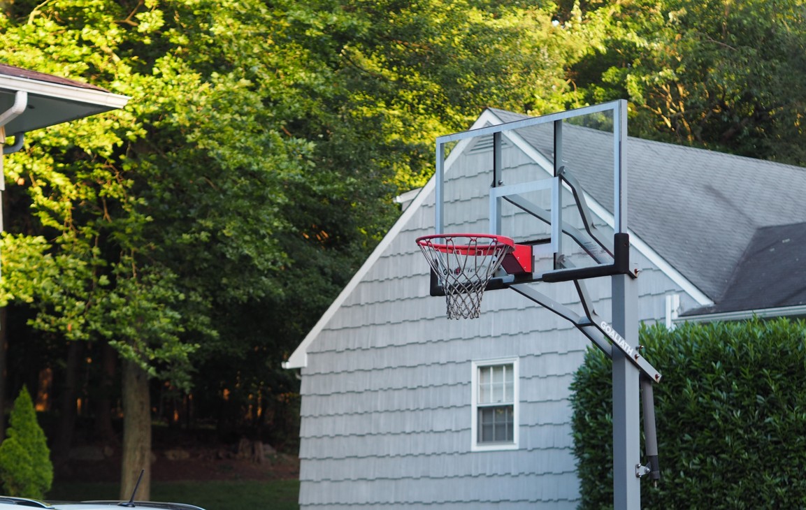 バスケットゴールを庭に自作！単管パイプでの作り方や騒音対策