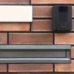 表札のブロック塀への取り付け方法！DIYの失敗を防ぐ接着剤と手順