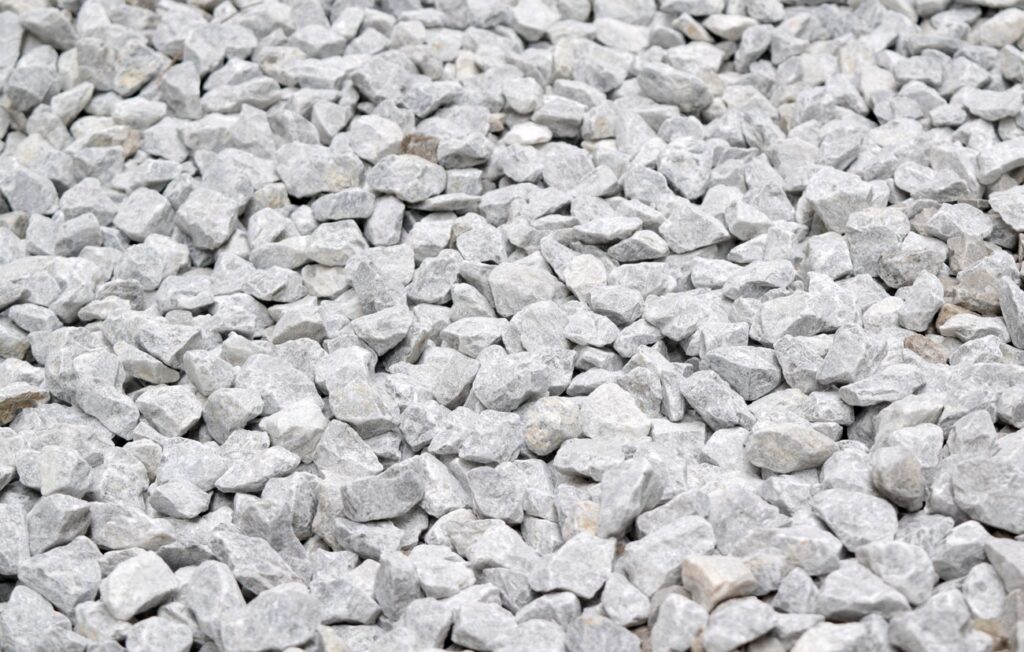 白玉砂利や砕石などゴキブリ対策に有効な砂利の種類3