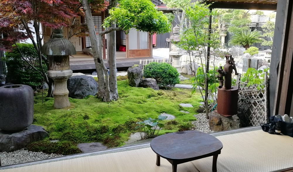 ロの字型とコの字型の家相的な評価とリスク