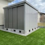 人工芝の上に物置は置ける？安全な基礎づくりと注意点をわかりやすく解説