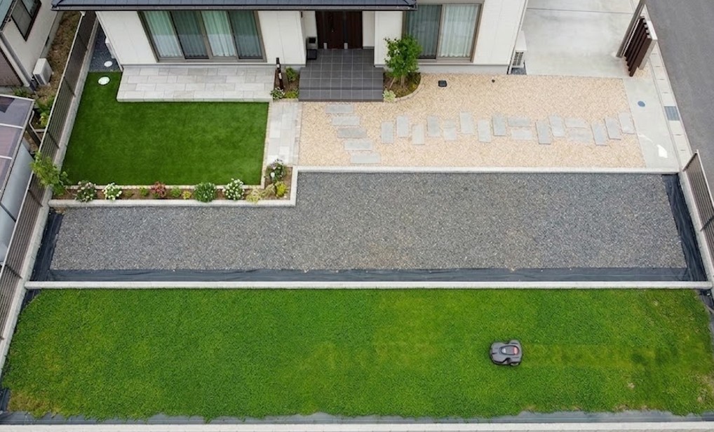 戦略的ゾーニングで成功させる広い庭の雑草対策